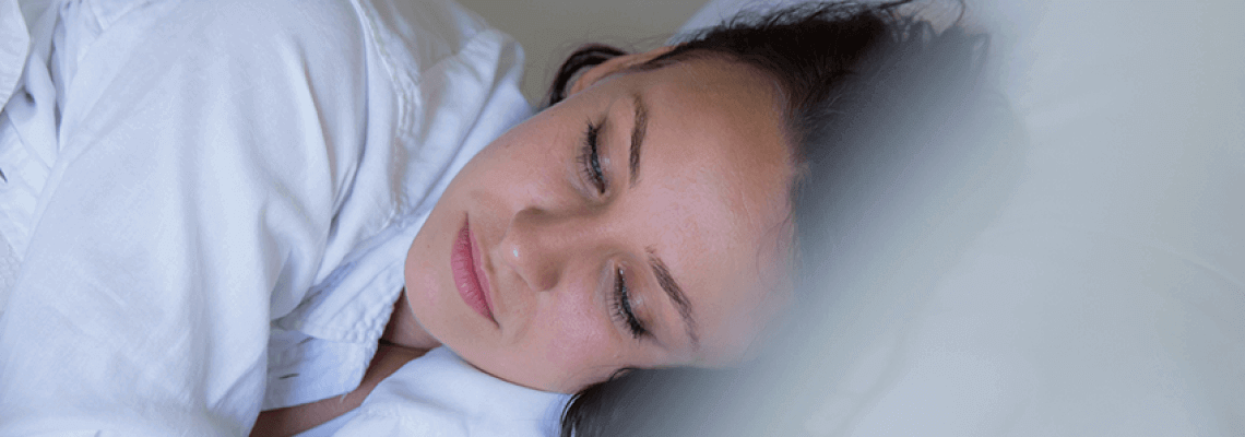 Foto de capa Por que dormir é importante para a pele? 